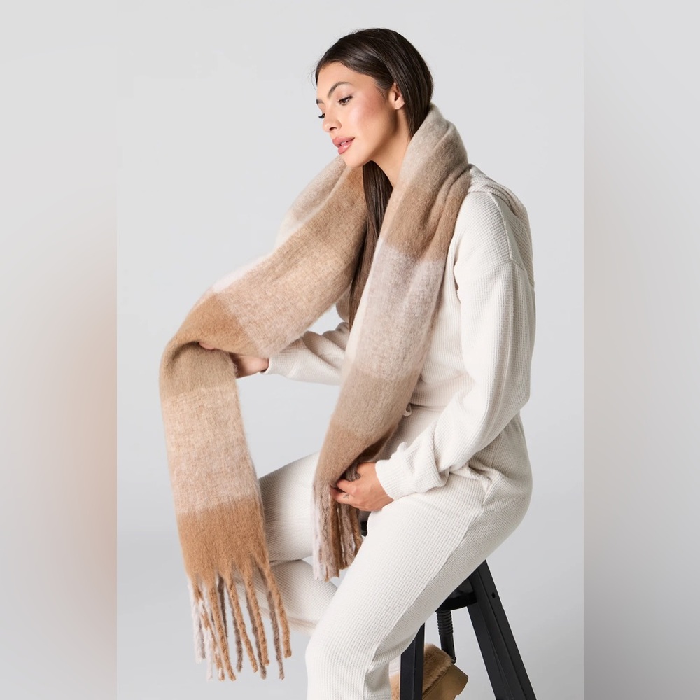 NEW Large Fluffy Banana Republic Oversized blanket scarf- Beige/Brown/Tan